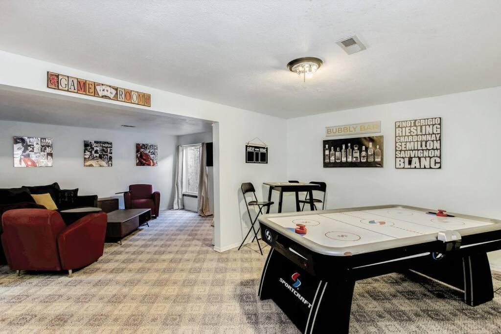 Wow! Spacious Retreat & Amazing Yard 2400+4Bd/3Bth Wichita Exteriér fotografie
