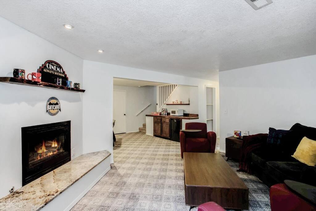 Wow! Spacious Retreat & Amazing Yard 2400+4Bd/3Bth Wichita Exteriér fotografie