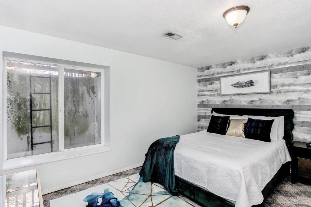 Wow! Spacious Retreat & Amazing Yard 2400+4Bd/3Bth Wichita Exteriér fotografie